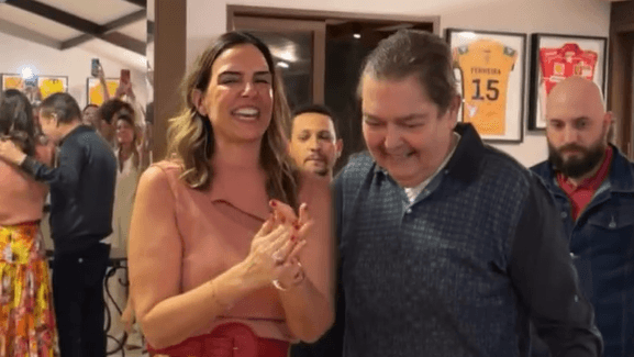Faustão celebra vitória do Brasil na Copa ao lado do genro; veja