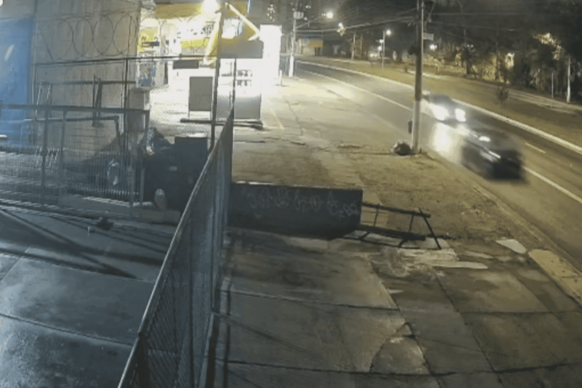 Imagens mostram carro antes de atropelar mulher que saía da igreja