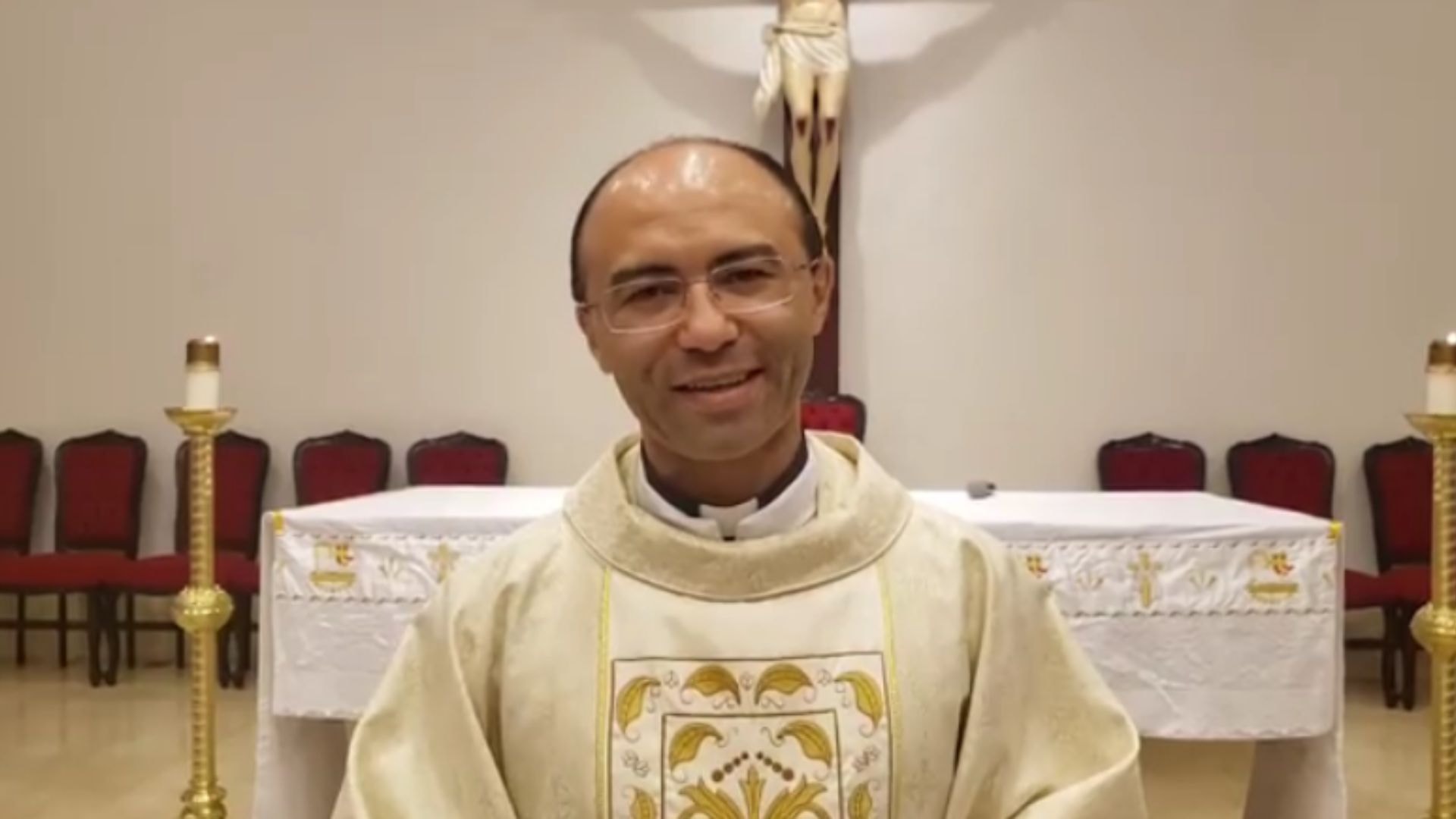 Quem é o padre de Brasília que foi excomungado pelo Vaticano