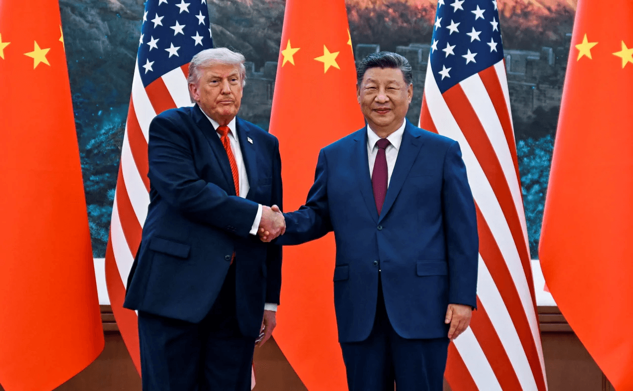 Trump volta de mãos vazias da China, enquanto Rússia consegue firmar laços