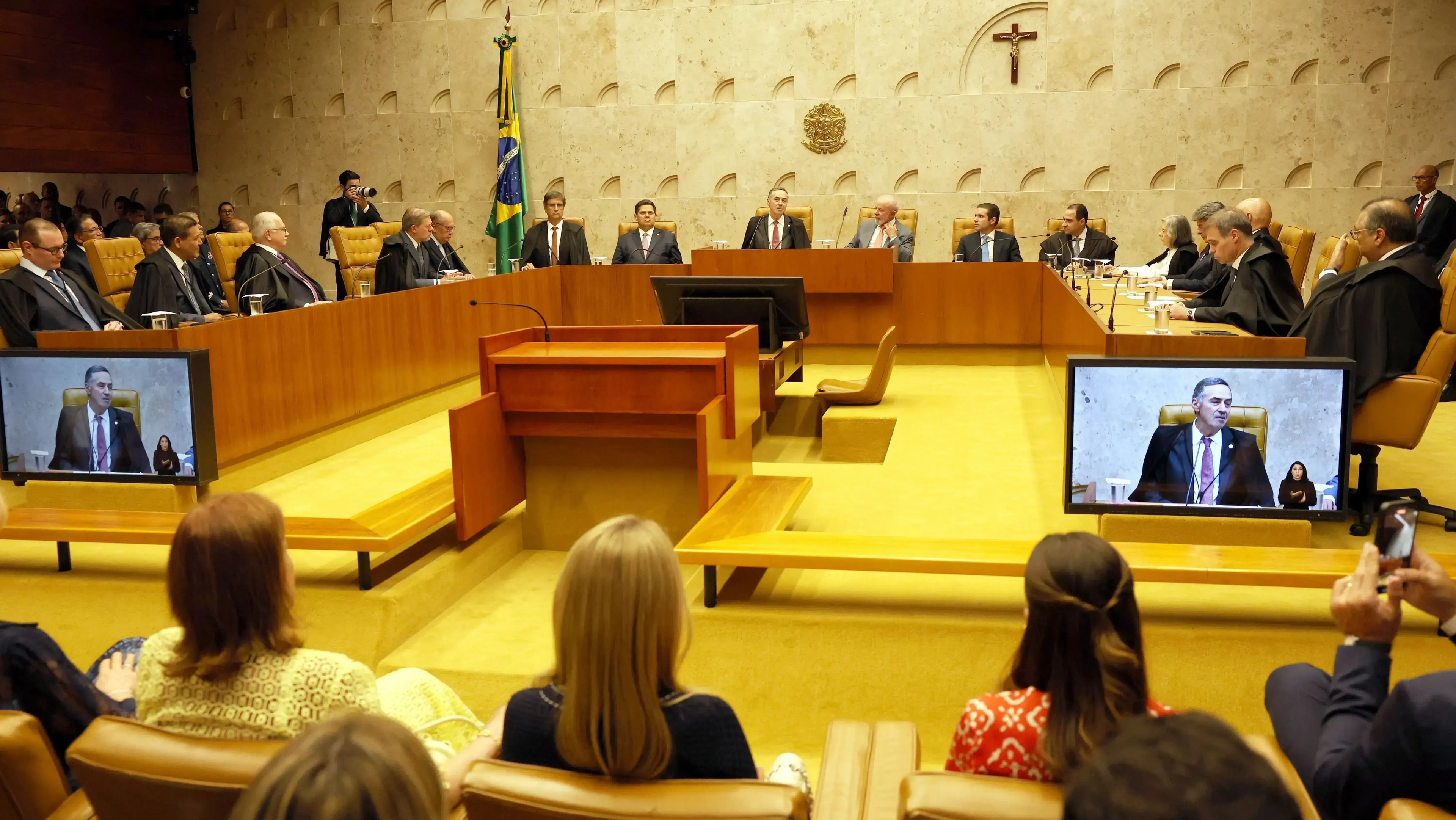 O Grande Debate: Mandato de 12 anos no STF seria positivo ou negativo?