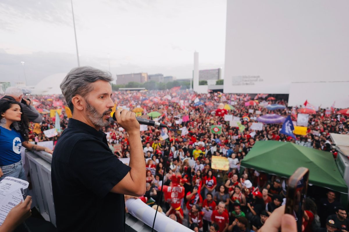 Grass sobre ato de estudantes no Museu da República: "Em defesa do Brasil"