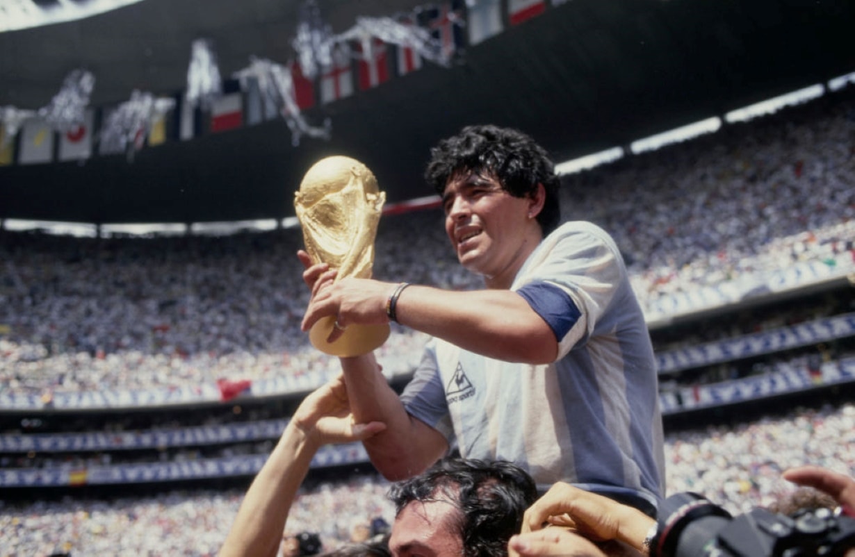 Mão de Deus: bola do gol de Maradona é leiloada por R$ 17,5 milhões
