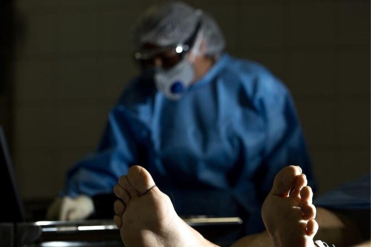 Idoso morre em hospital e família espera 3 dias para receber corpo