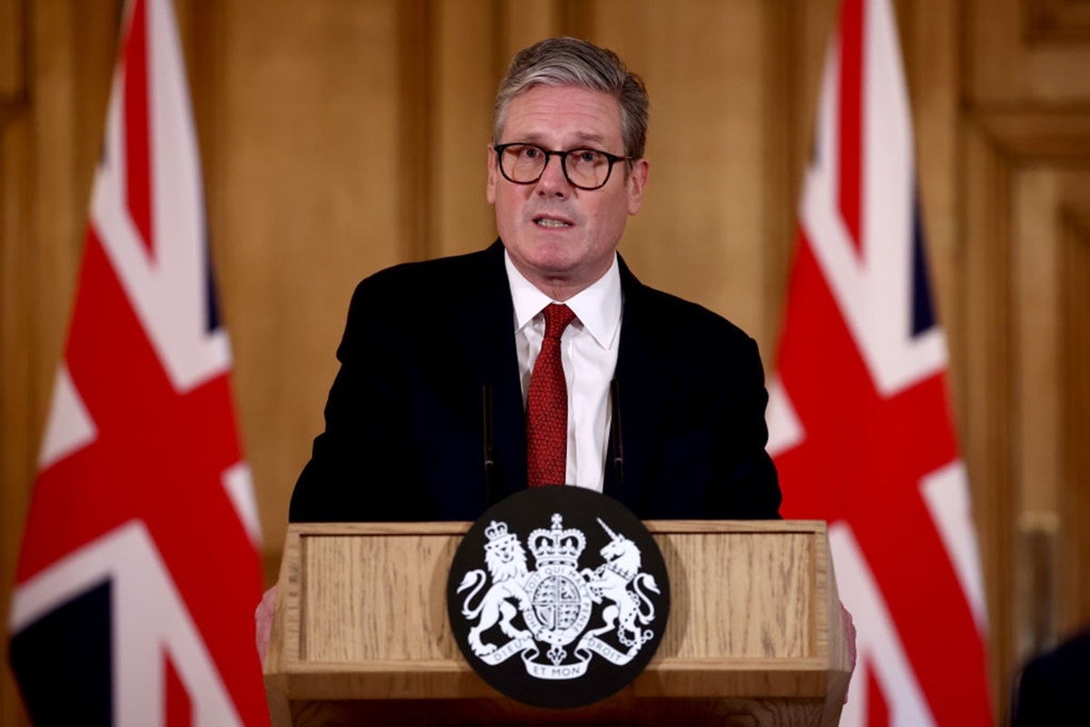 Keir Starmer, premiê do Reino Unido, renuncia ao cargo