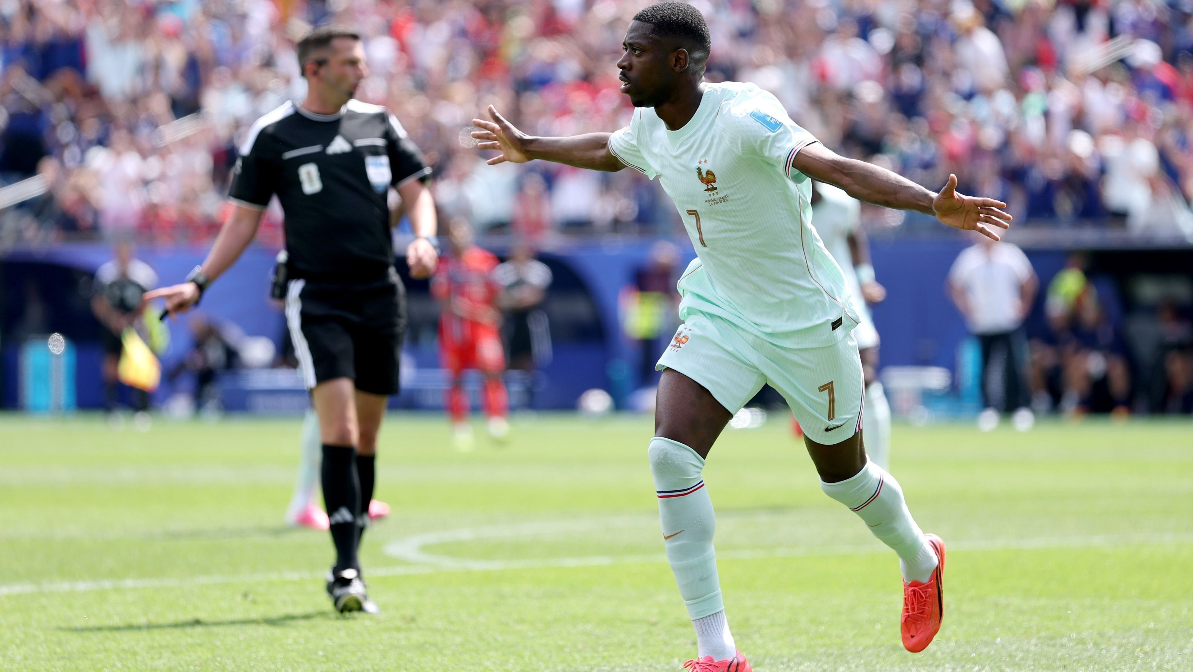 Senegal goleia Iraque e entra na briga pela vaga dos melhores terceiros