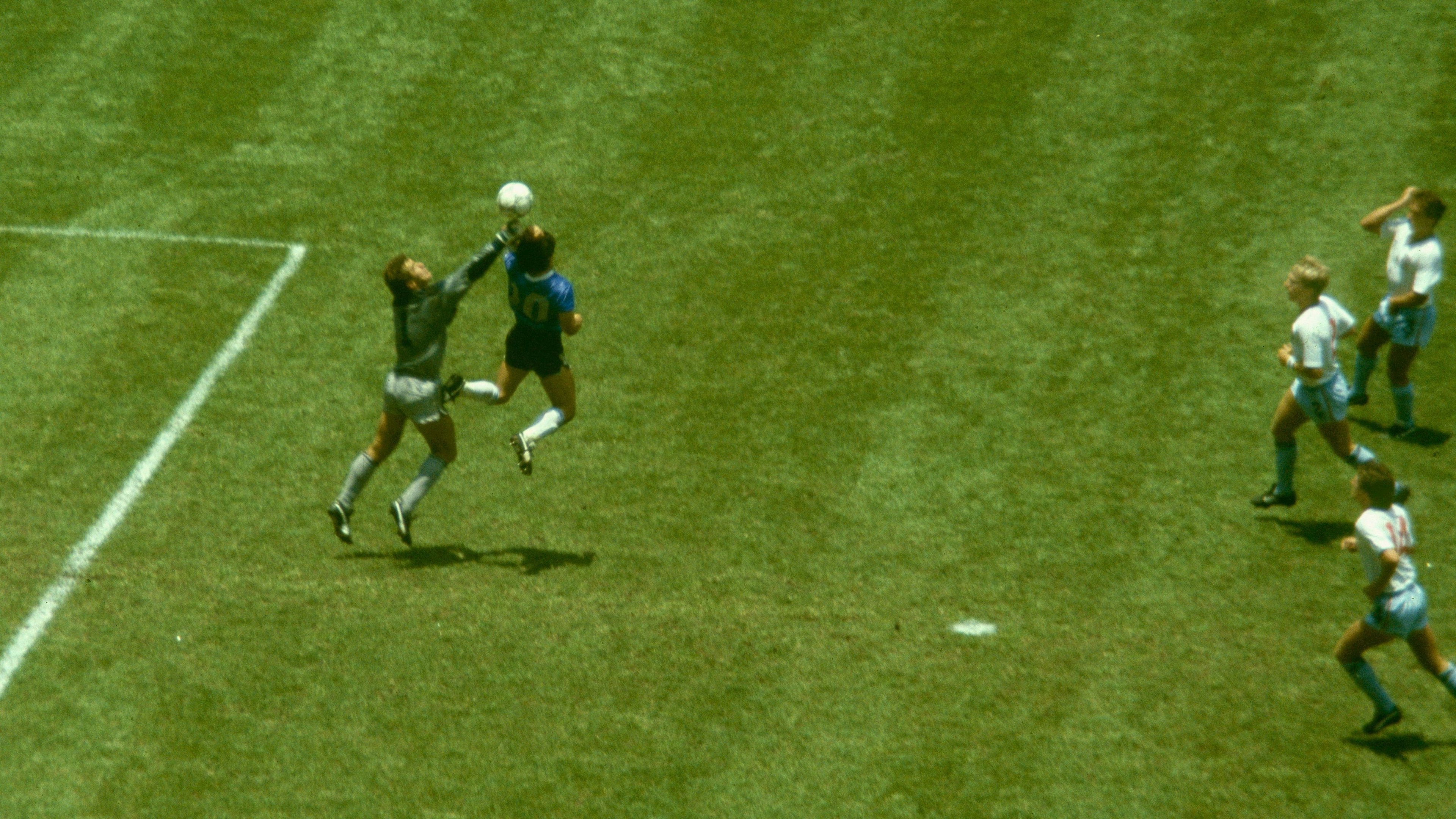 Filho diz que Maradona não encararia semi da Copa como “mais uma partida”