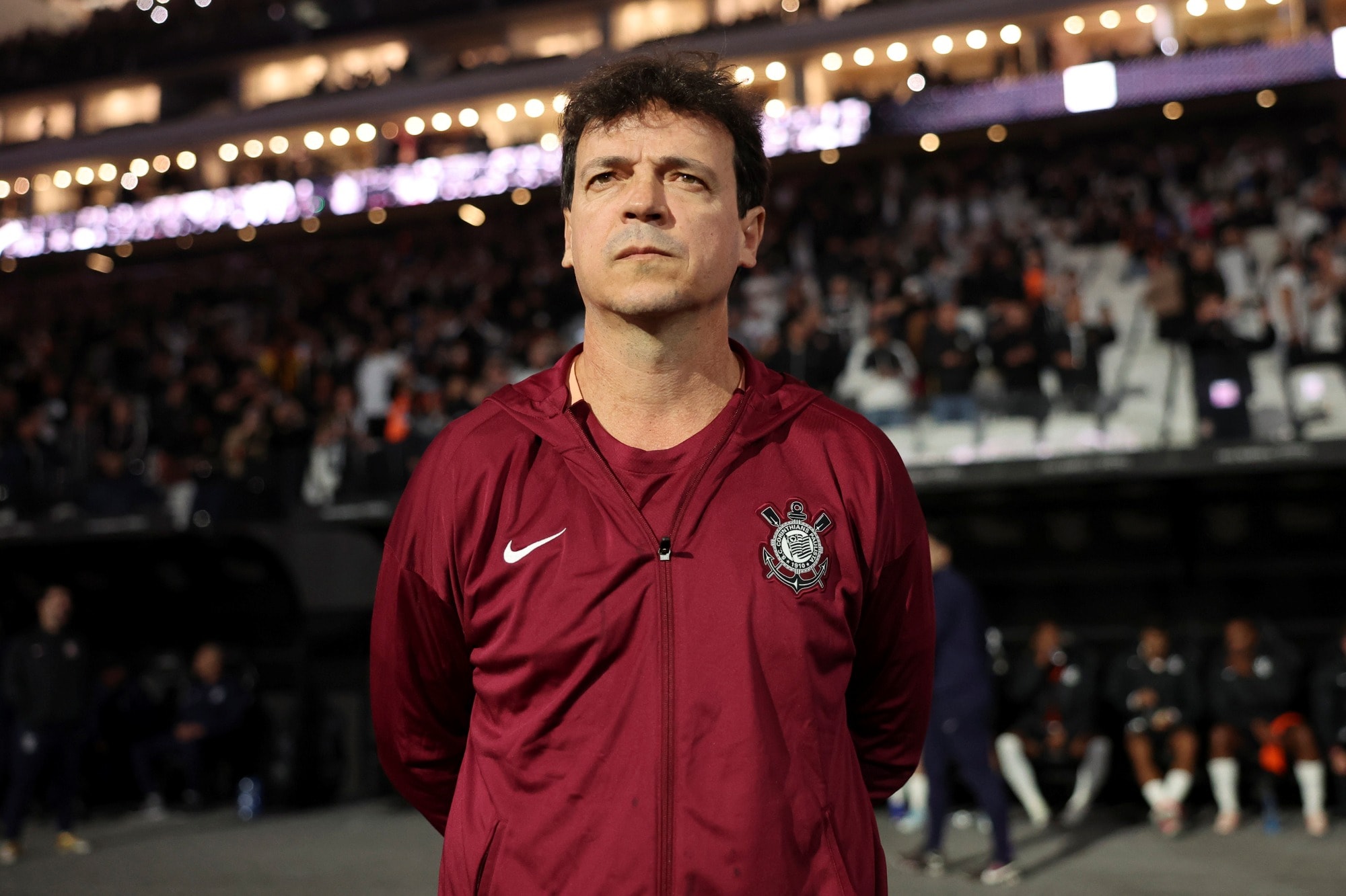 Marcelo Paz garante Diniz como técnico do Corinthians após eliminação
