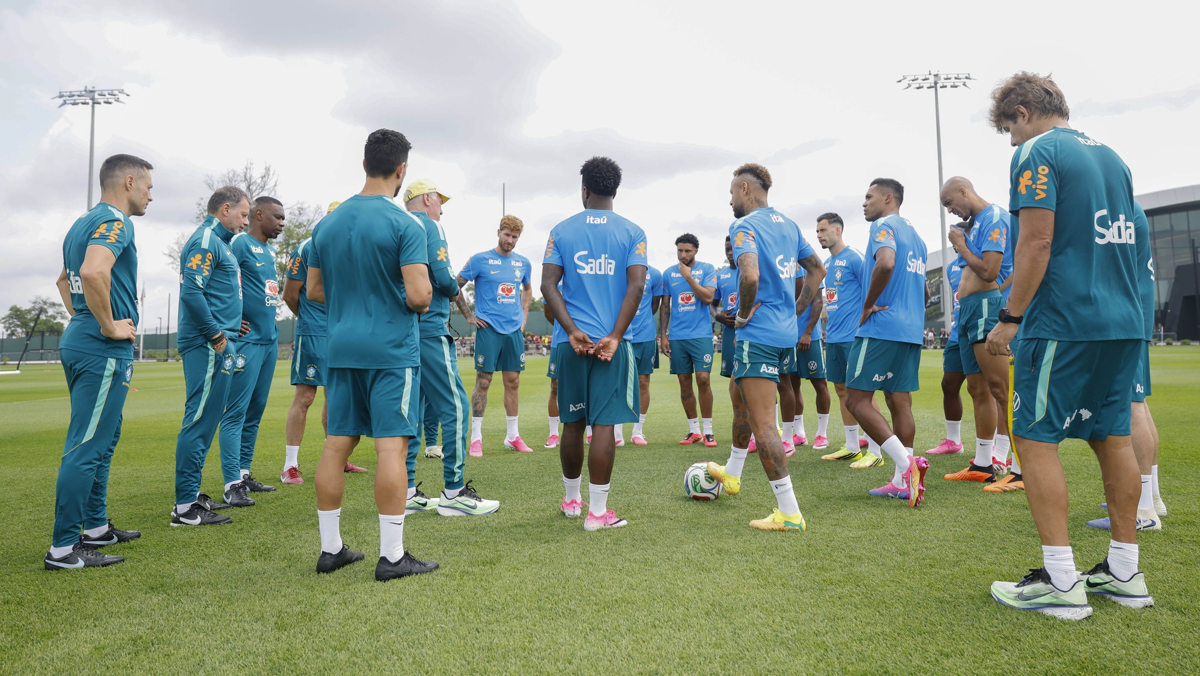 Fifa define uniformes da partida entre Brasil e Japão na Copa; veja