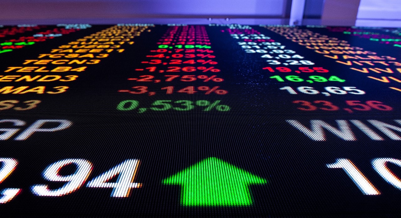 Ibovespa fecha em alta com Petrobras após dia volátil; investidor aguarda eleição