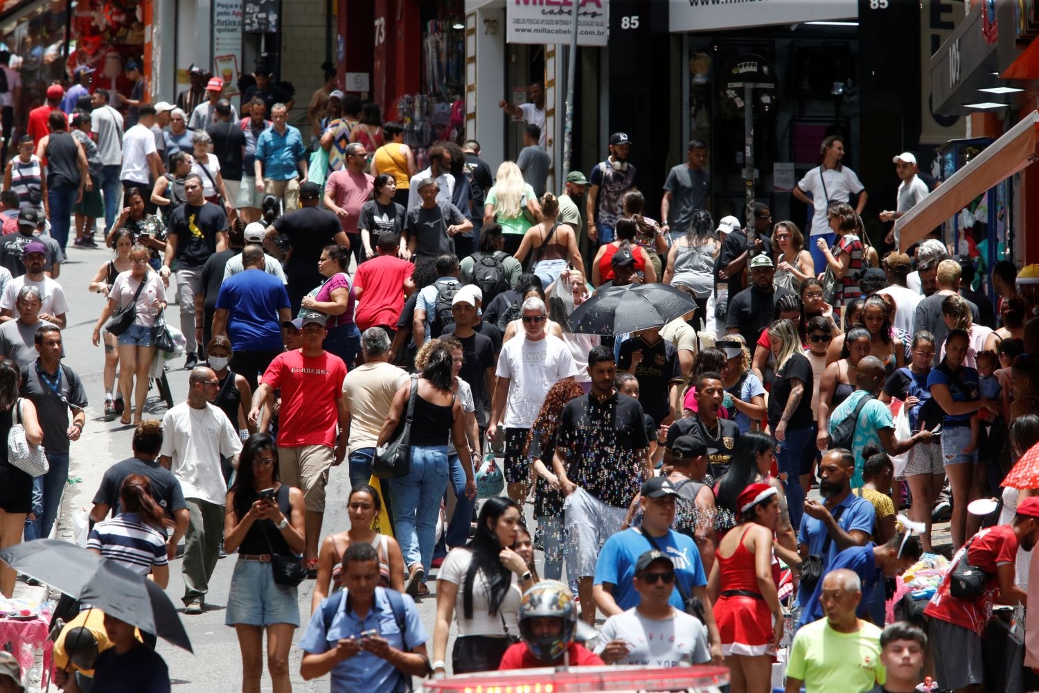 Comércio brasileiro fatura R$ 7,7 tri e emprega 10,6 milhões em 2024