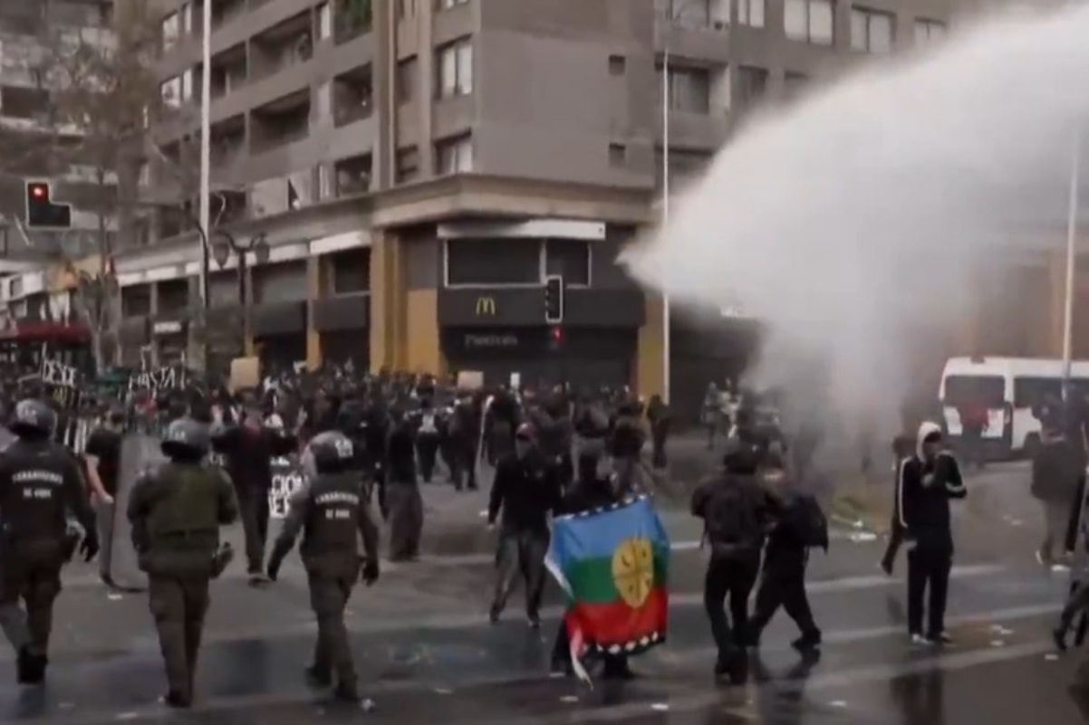 Estudantes fazem protesto contra reforma de Kast no Chile
