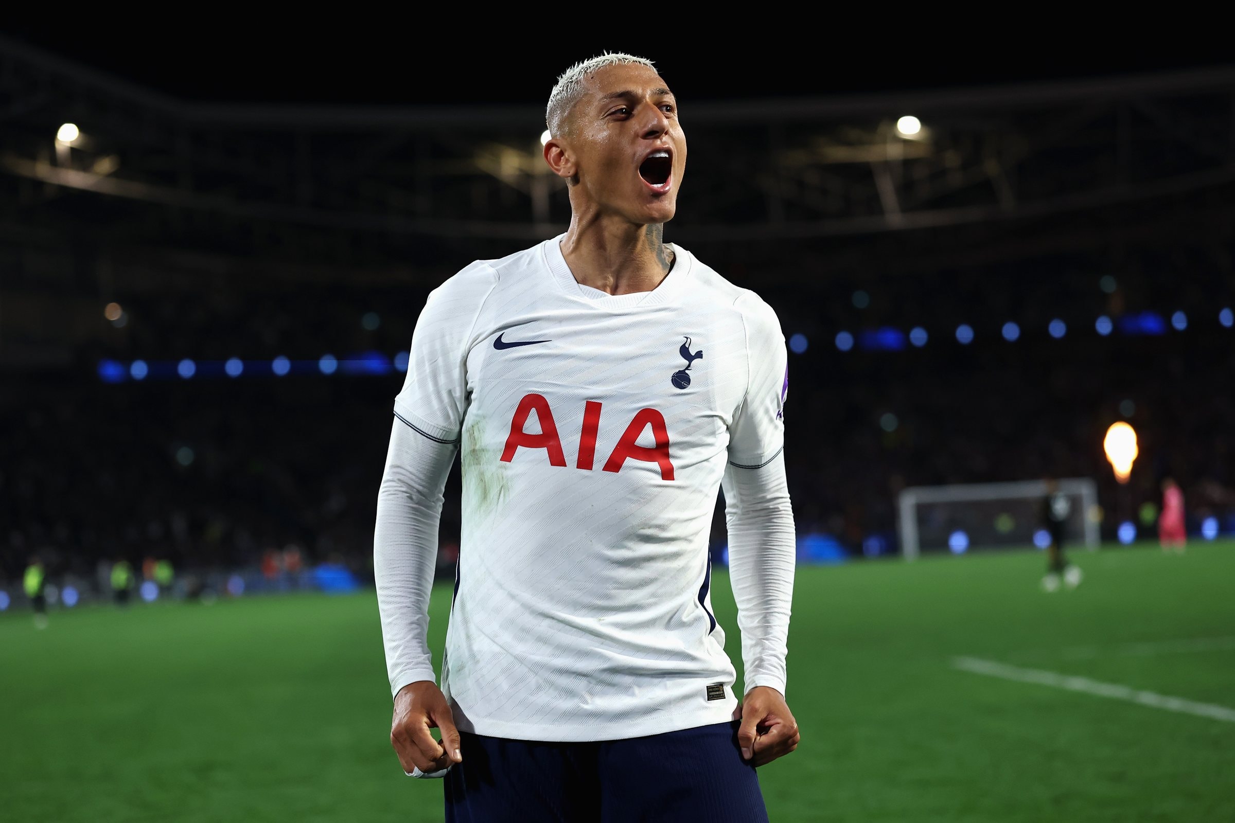 Richarlison aceita proposta do Trabzonspor, time de Mohamed Salah