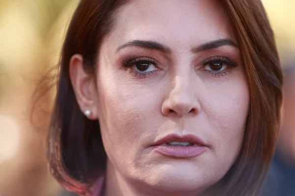 Bolsonaristas querem que Michelle faça ao menos 2 viagens na eleição