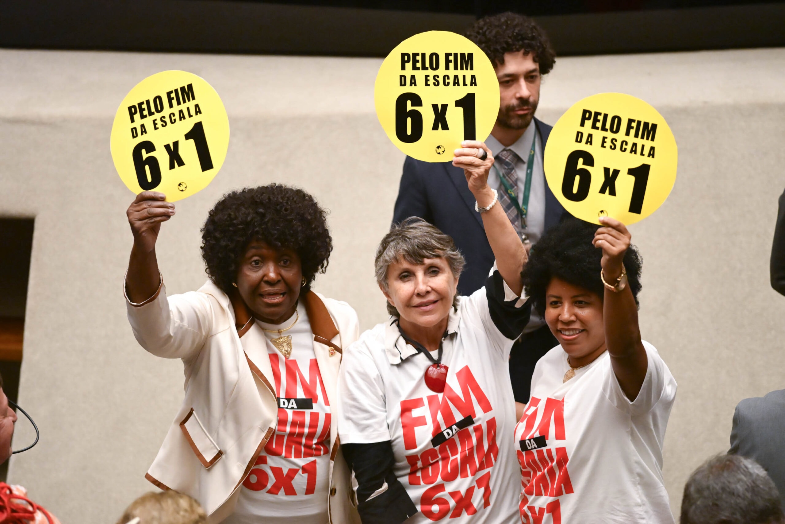 Veja quais deputados votaram contra a PEC do fim da escala 6x1