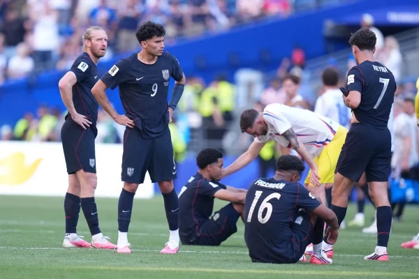 Copa do Mundo: eliminada, seleção dos Estados Unidos exalta torcedores