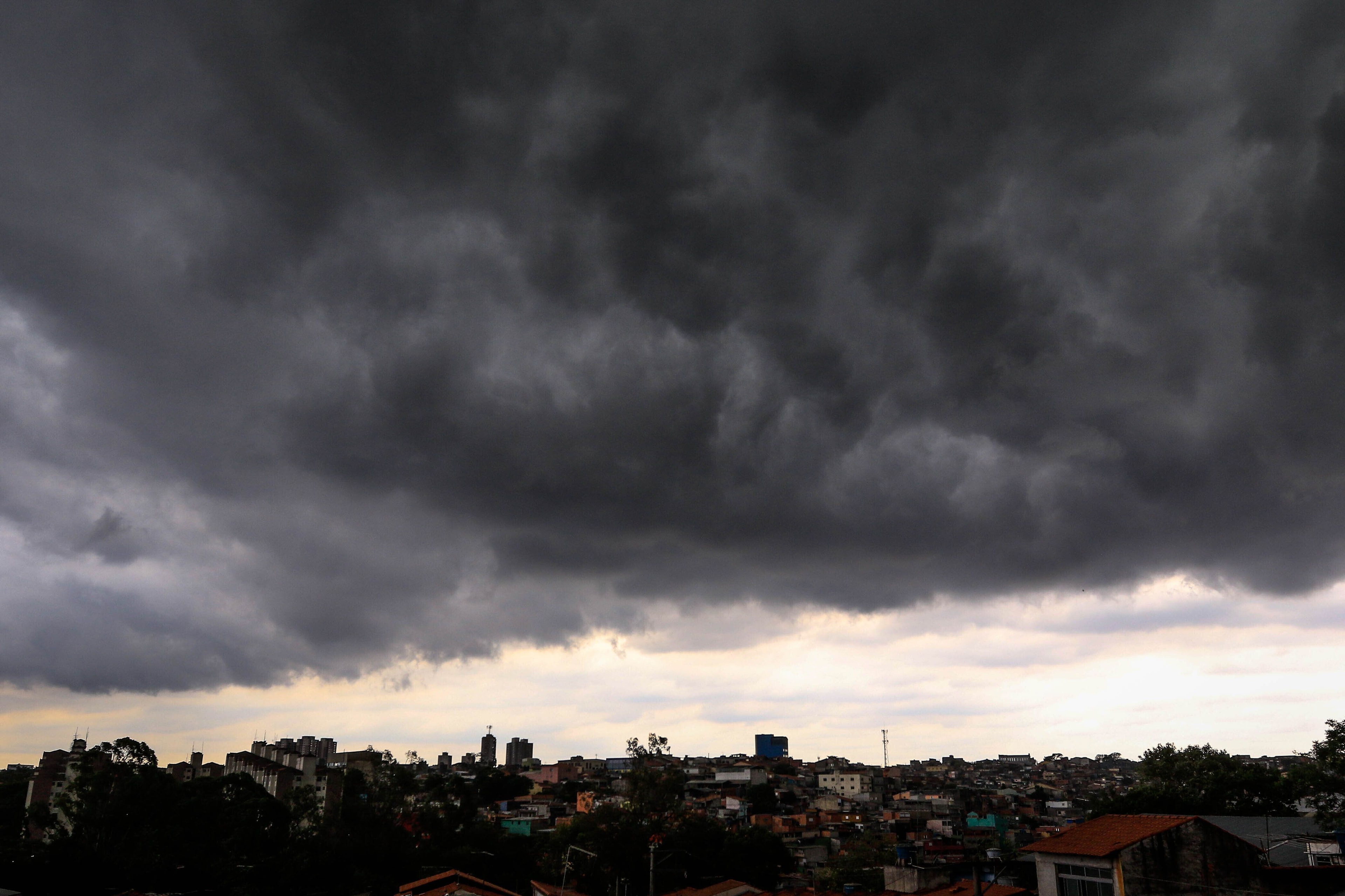 Super El Niño vai gerar onda de calor com elevação extrema de temperatura nos próximos dias em seis estados do Brasil