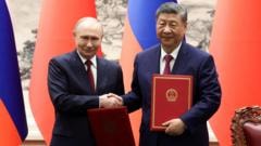 O que Vladimir Putin e Xi Jinping discutiram na visita do presidente russo a Pequim uma semana após viagem de Trump à China