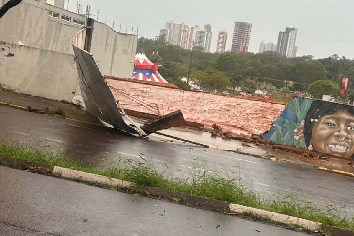 Temporal destelha escola e altera local de votação em Presidente Prudente
