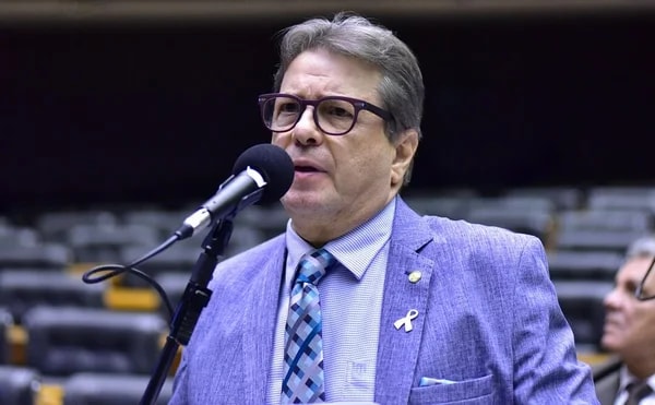 Valdemar decide repassar R$ 3 milhões a cada deputado que será candidato