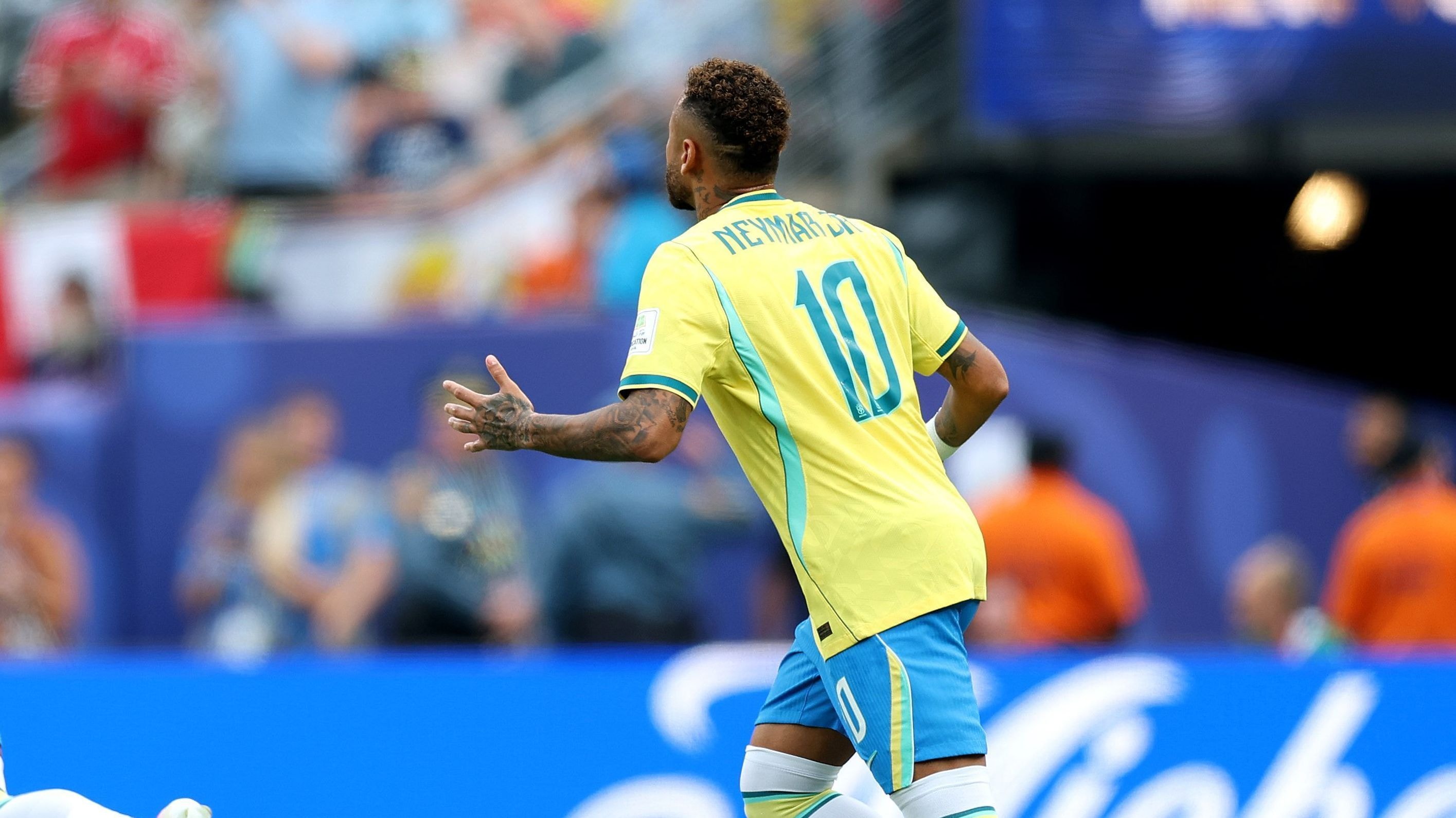 Sendo eliminado da Copa, Neymar faz gol e ri na cara de goleiro da Noruega