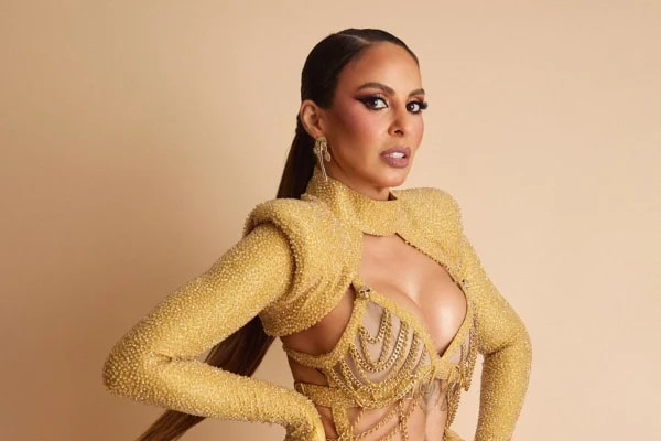 Alinne Rosa denuncia folião que jogou copo em seu rosto; entenda