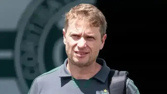 Botafogo divulga decisão de Assembleia pela destituição de Textor da SAF