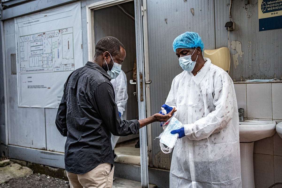Ebola avança em velocidade recorde e supera 2 mil mortes no Congo