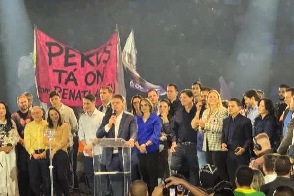 Tarcísio chora durante louvor em convenção de candidatura ao governo