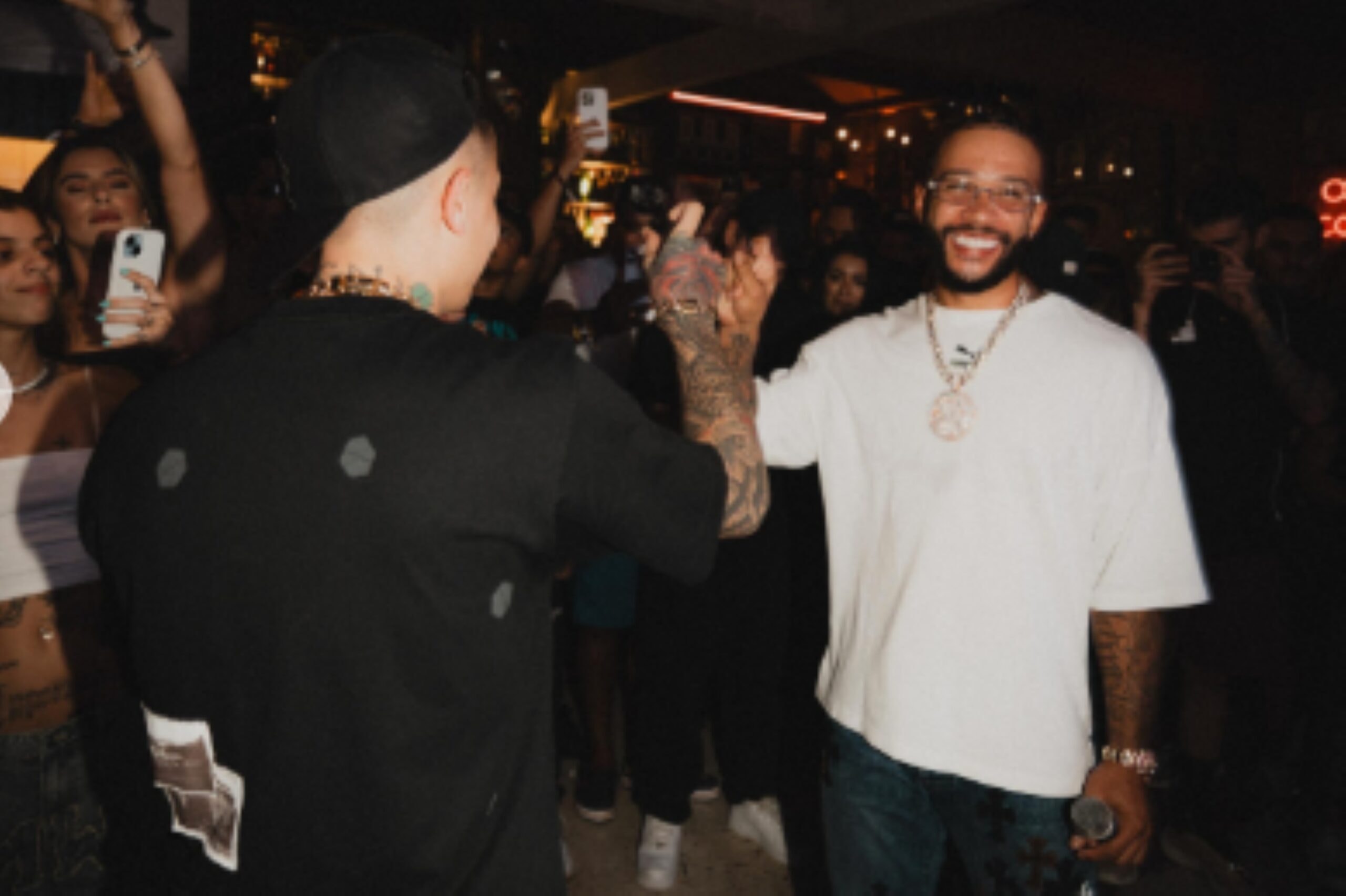 MC Hariel homenageia Memphis Depay após renovação com o Corinthians