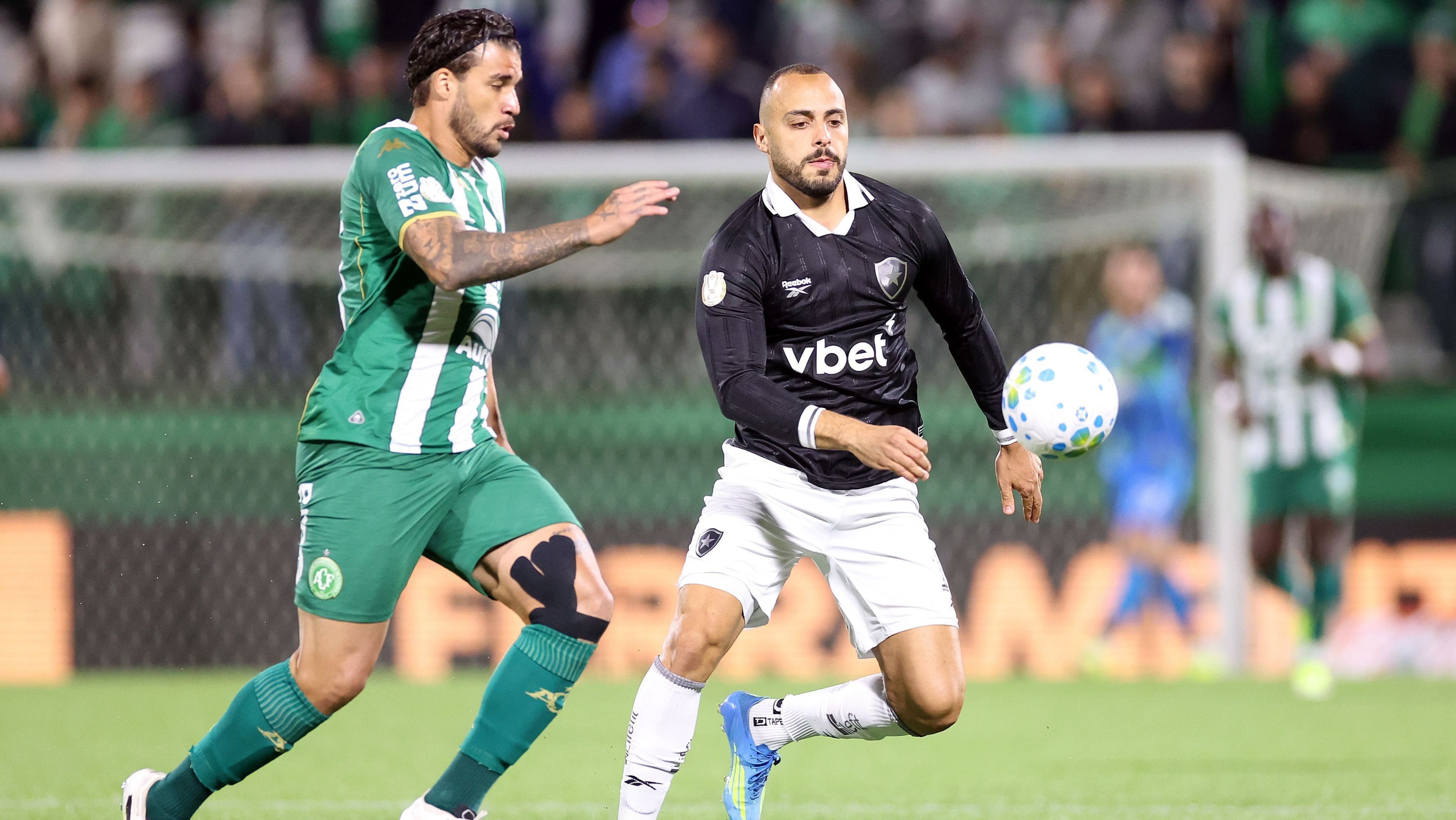 Braithwaite brilha, Grêmio domina Confiança e avança na Copa do Brasil