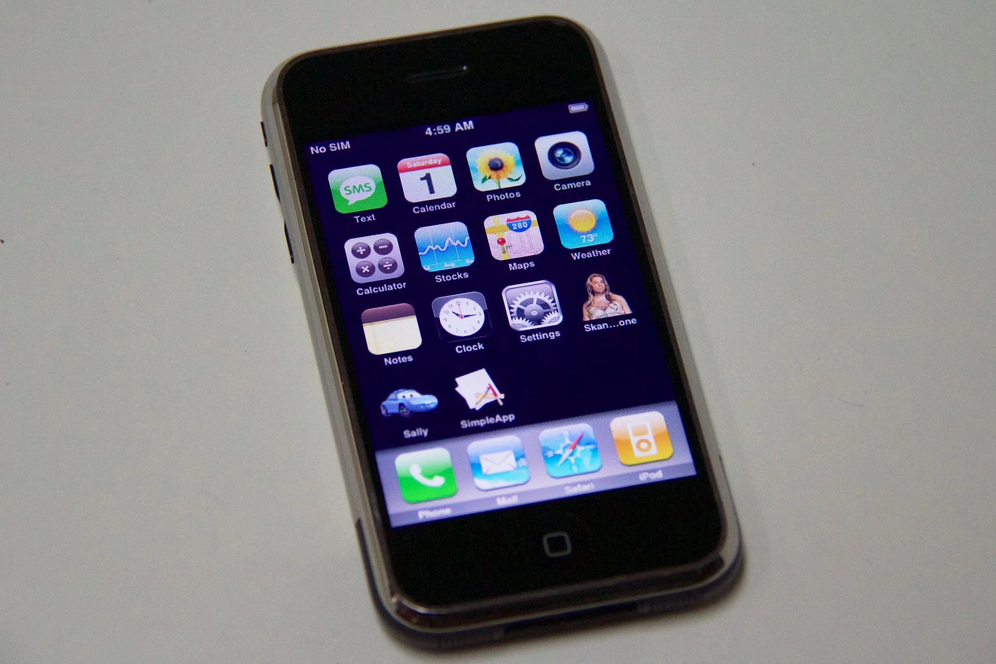 Fim de uma era: 1º iPhone perde acesso às redes móveis de vez com a queda do 2G