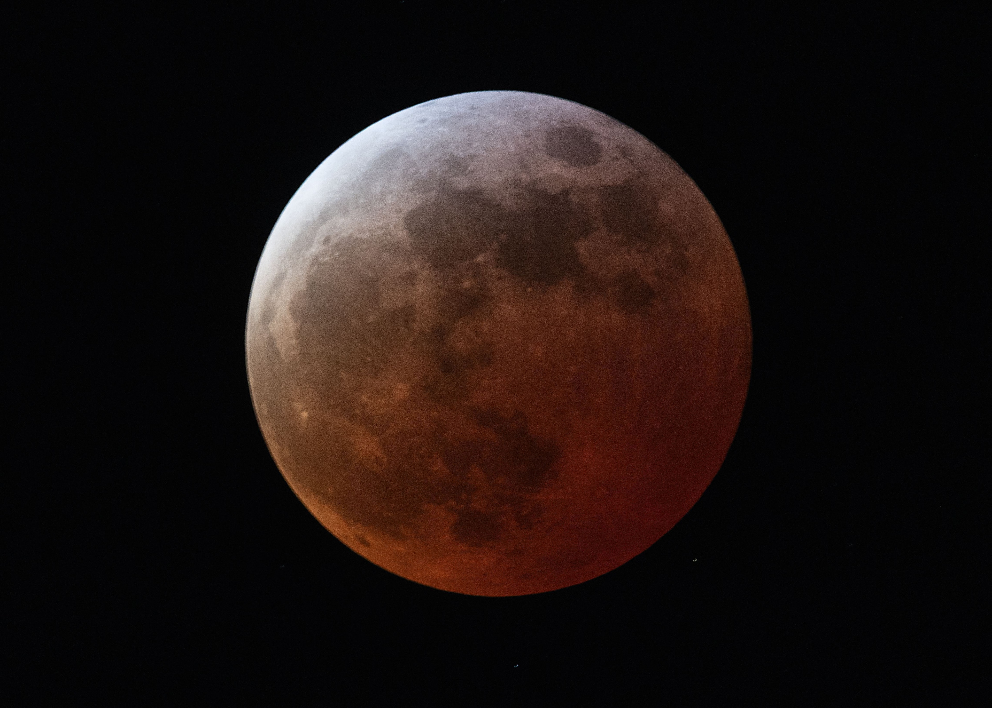 Eclipse lunar no Brasil: veja o melhor horário para observar a Lua nesta quinta