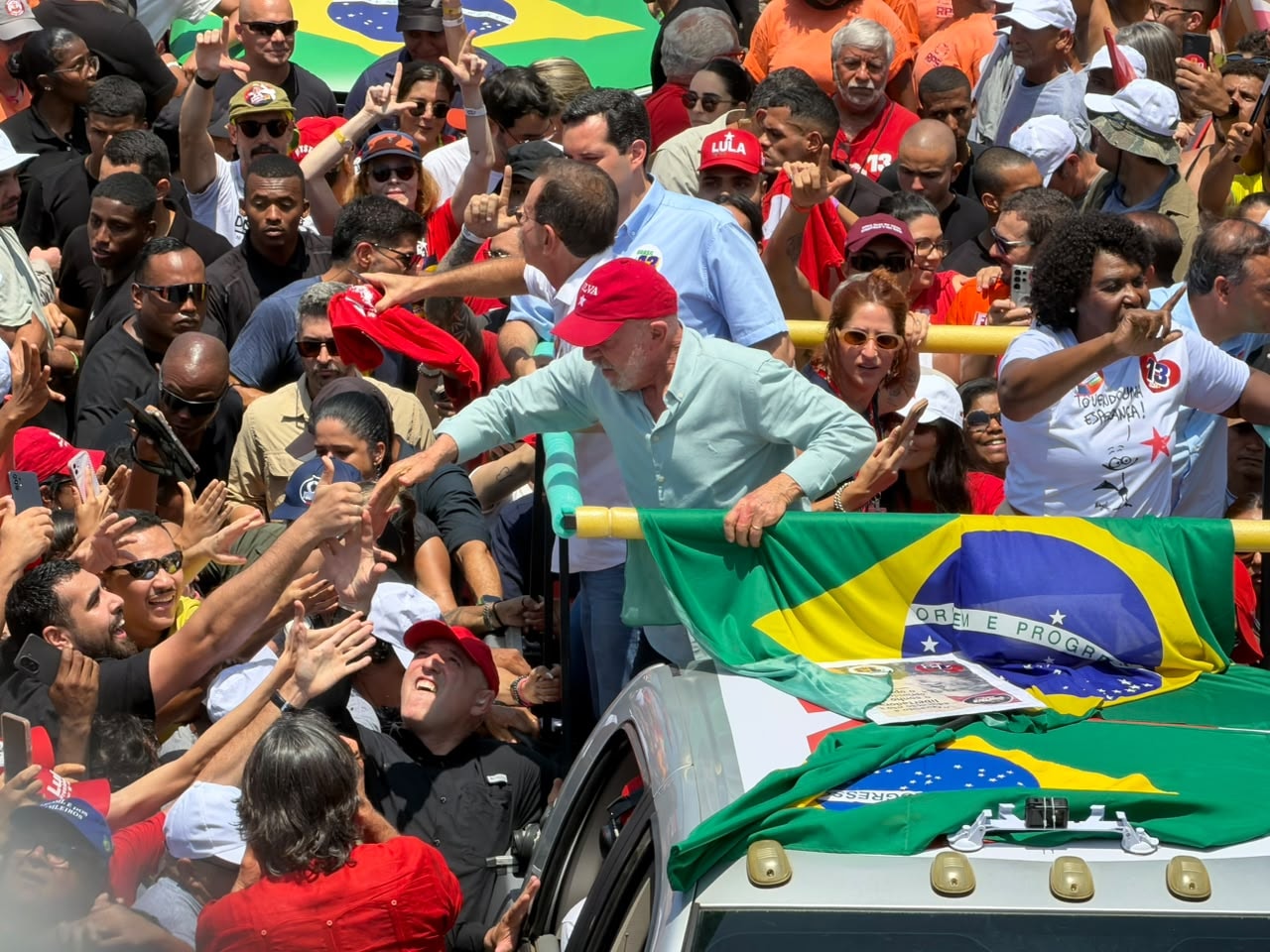 Do "Exército" digital às ruas, Lula mudou rota no 2º turno por virada