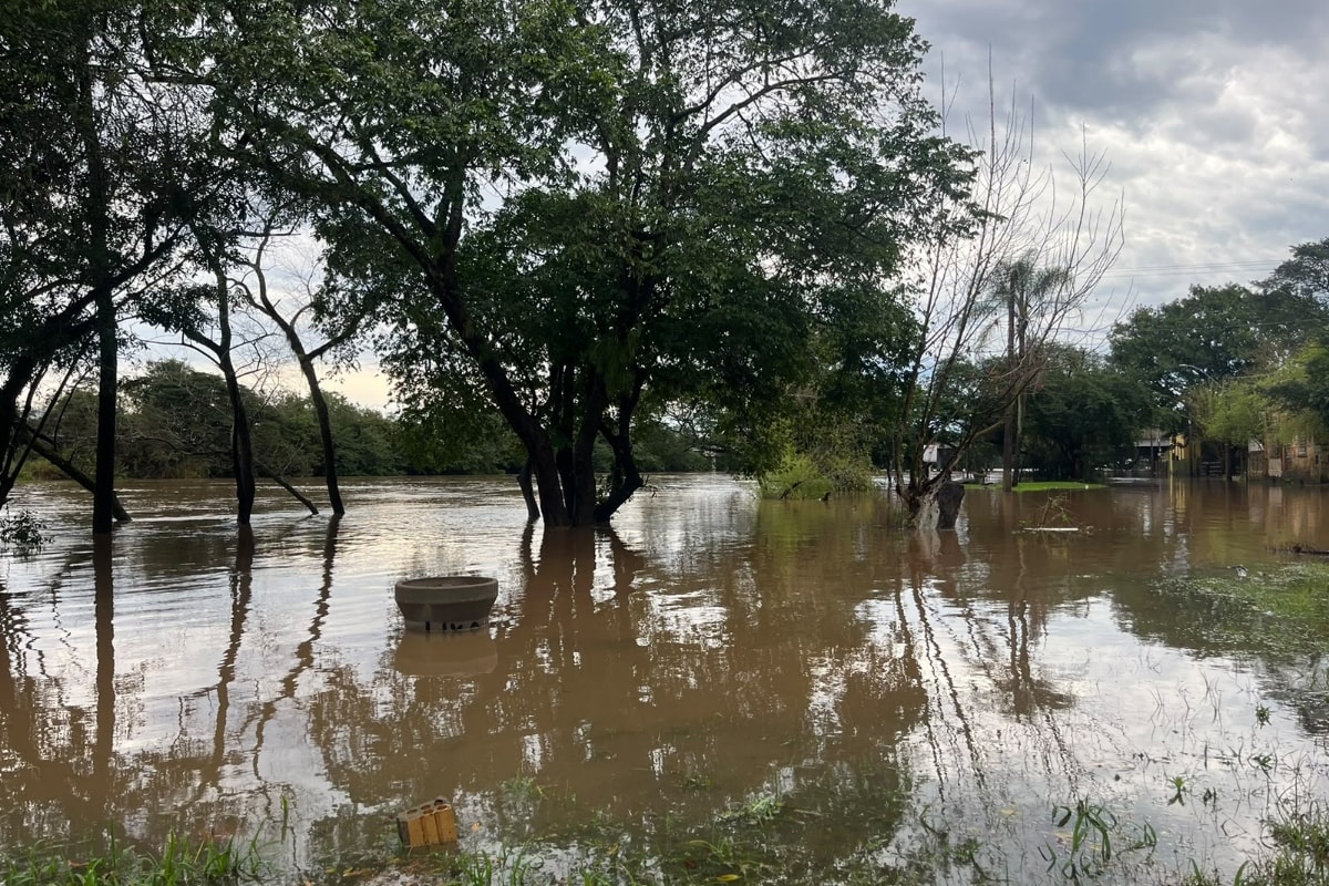 RS: rios atingem cota de inundação após chuvas; 400 estão fora de casa