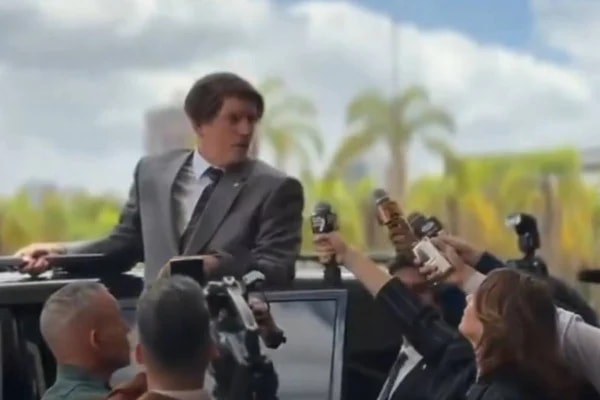 PF aponta triangulação financeira entre emendas, ONG e filme de Bolsonaro