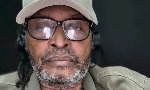 Edson Gomes recebe alta após 6 dias internado e surpreende com atitude