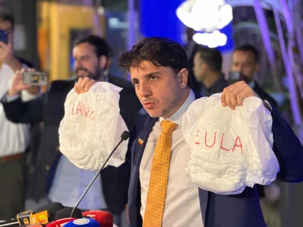 Debate com cara de empate vira “jogo da vergonha” sem Lula e Flávio
