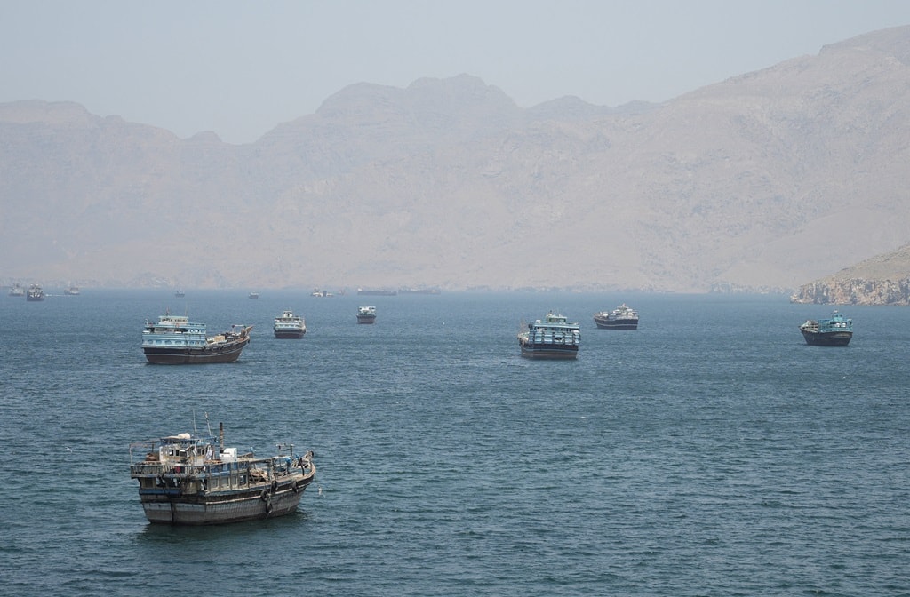UE impõe sanções a iranianos por restringirem tráfego naval no Estreito de Ormuz