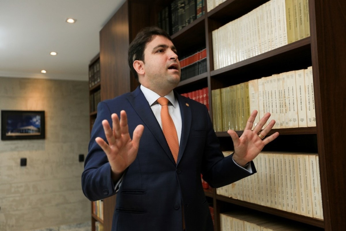 Deputados do PT querem suspender transferência de imóvel para Willer Tomaz