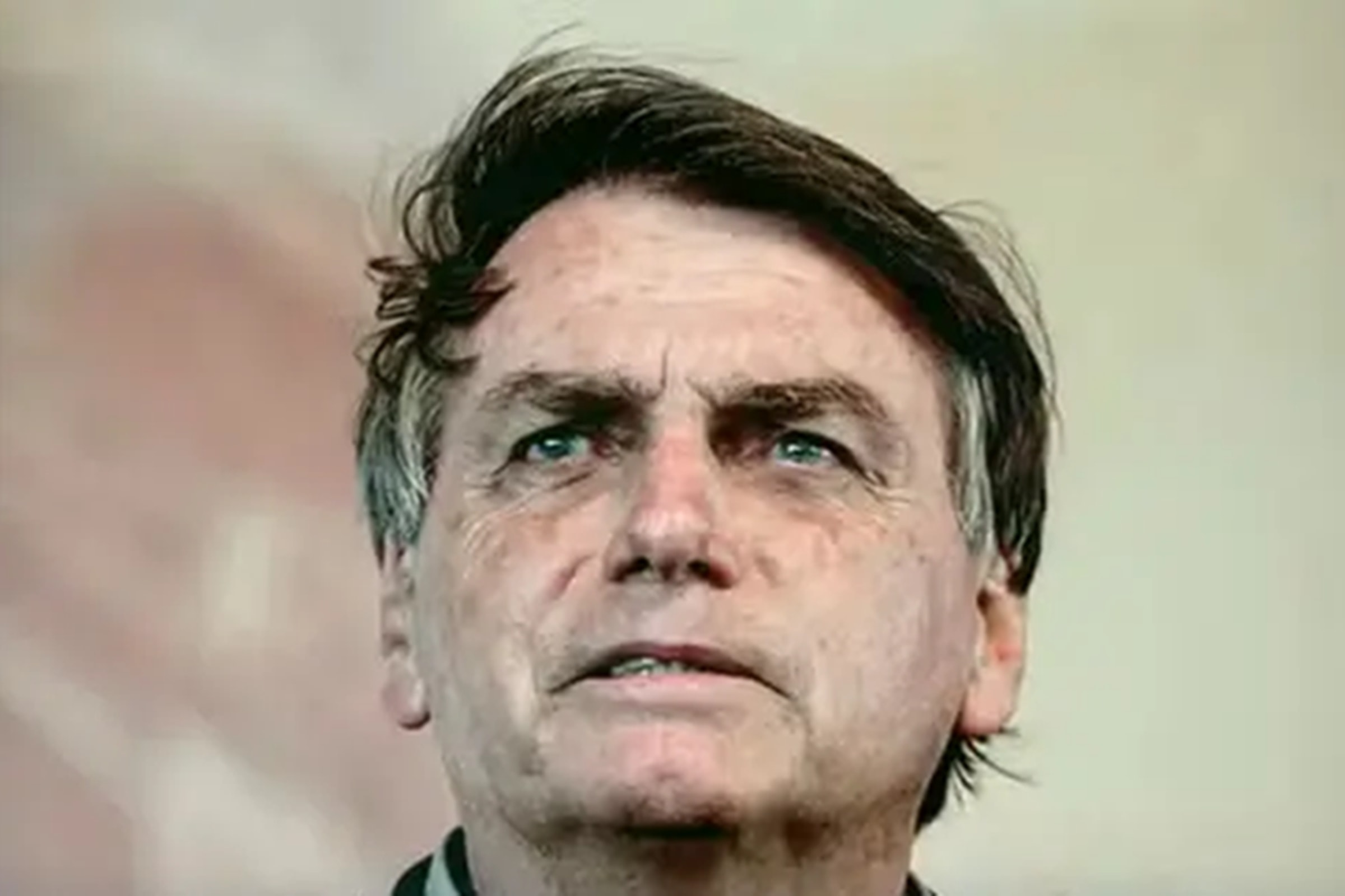 Bolsonaro está com "limitação de movimento no ombro", diz relatório