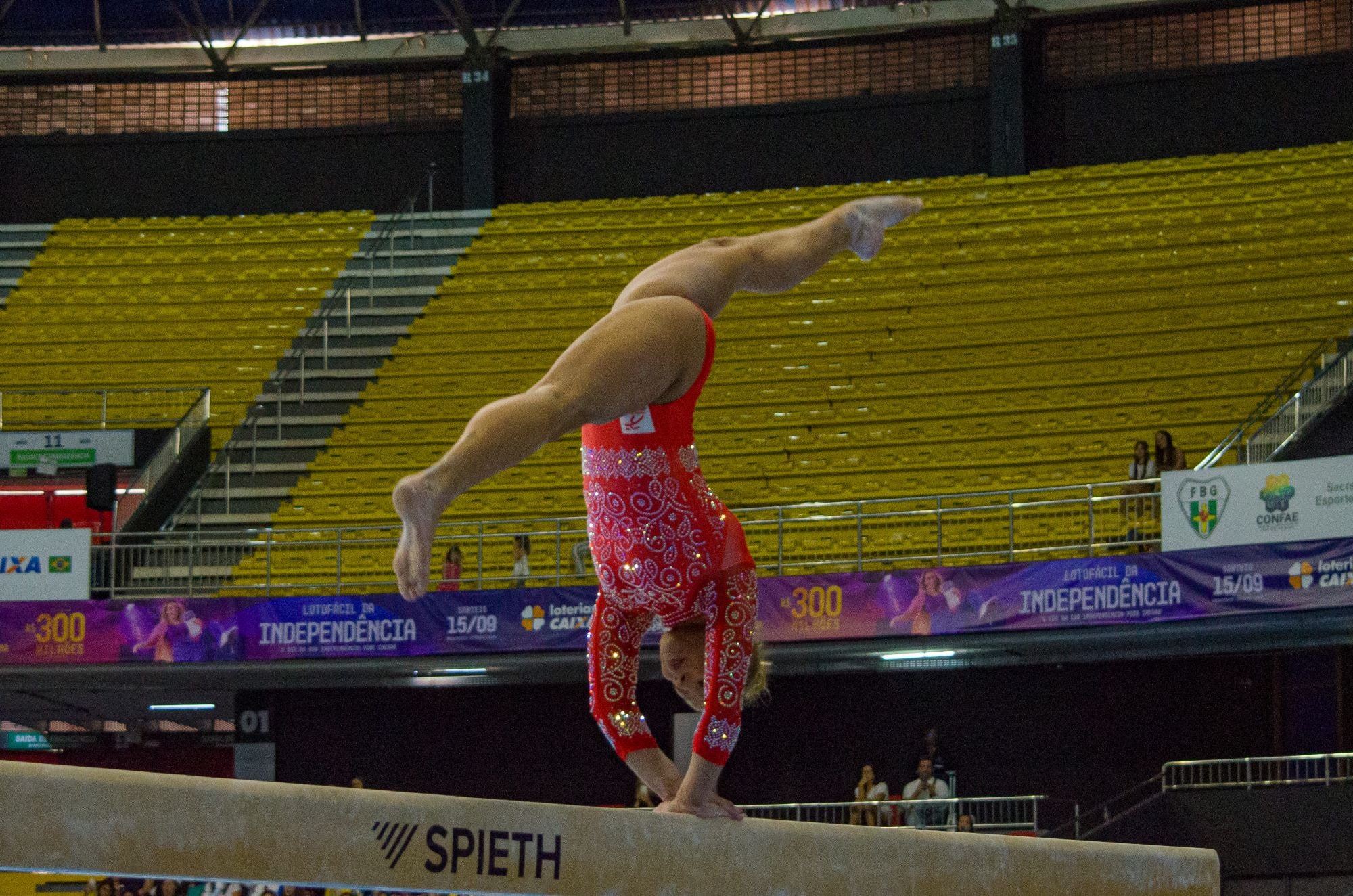 Brasileiro de Ginástica: Flávia Saraiva brilha e é campeã na trave