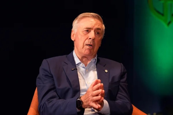 Ancelotti manda mensagem para os brasileiros: "Olhar para frente"
