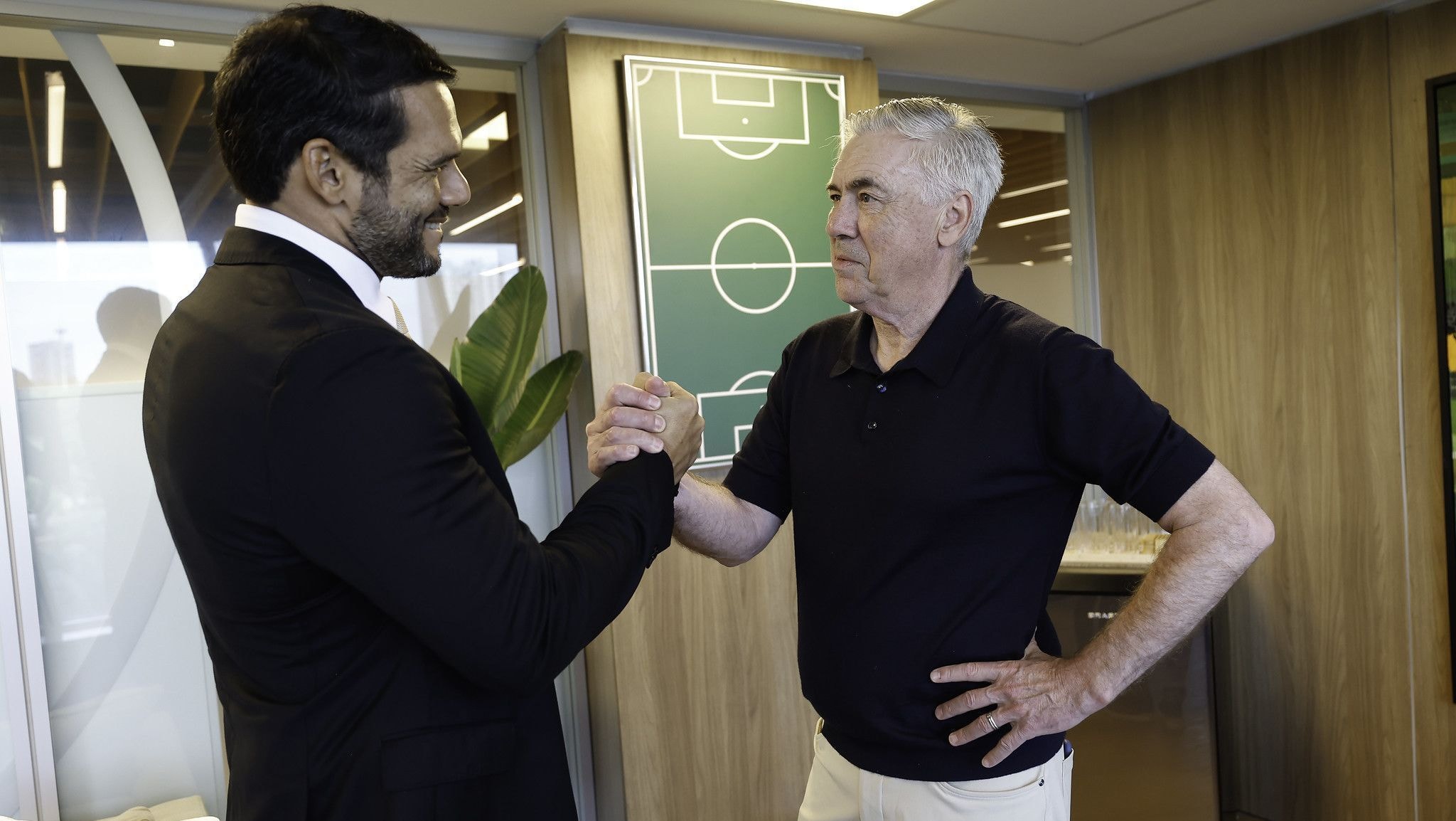 Camisa do Pelé da final da Copa de 1958 é leiloada por quase R$ 25 milhões