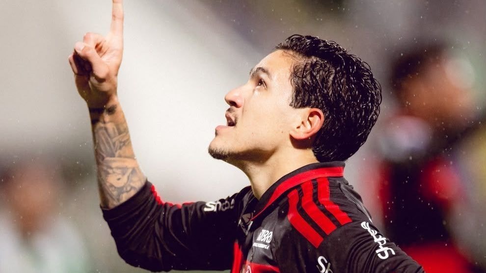 Com virada em cinco minutos, Athletico-PR vence São Paulo no Brasileirão