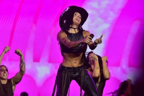 Ana Castela exibe barriga chapada em show de Jaguariúna após mudança de hábitos; veja fotos
