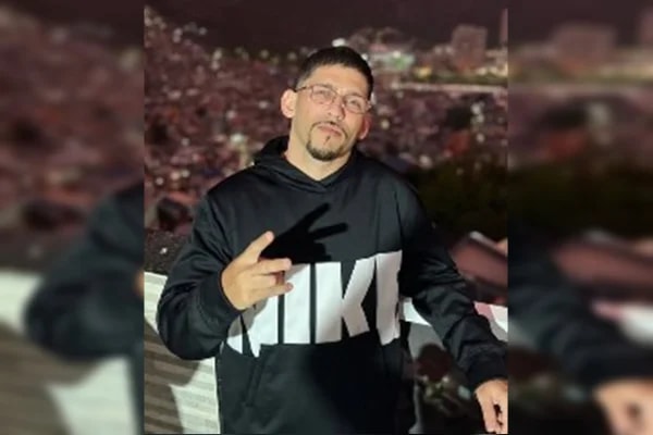 Mulher de MC Orelha se manifesta sobre prisão do cantor: "Injusta"