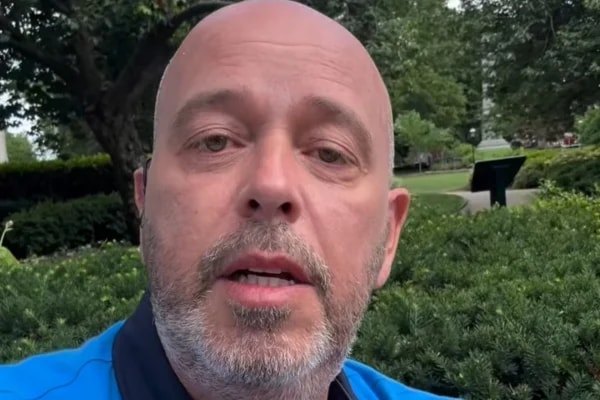Alex Escobar atualiza estado de saúde após cirurgia: “Melhorando”