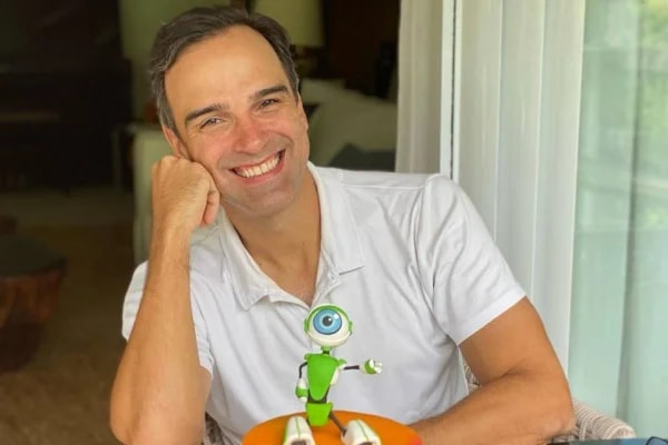 Tadeu Schmidt desabafa sobre relação com as filhas: “Rigoroso demais”