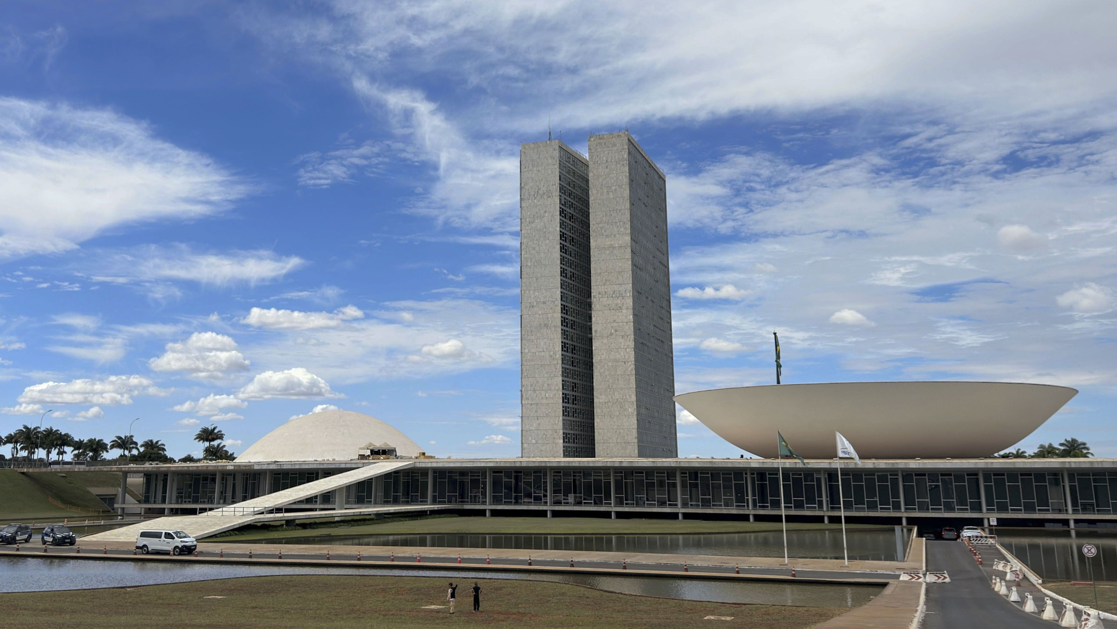 Michelle Bolsonaro recebe alta após internação por crise de enxaqueca